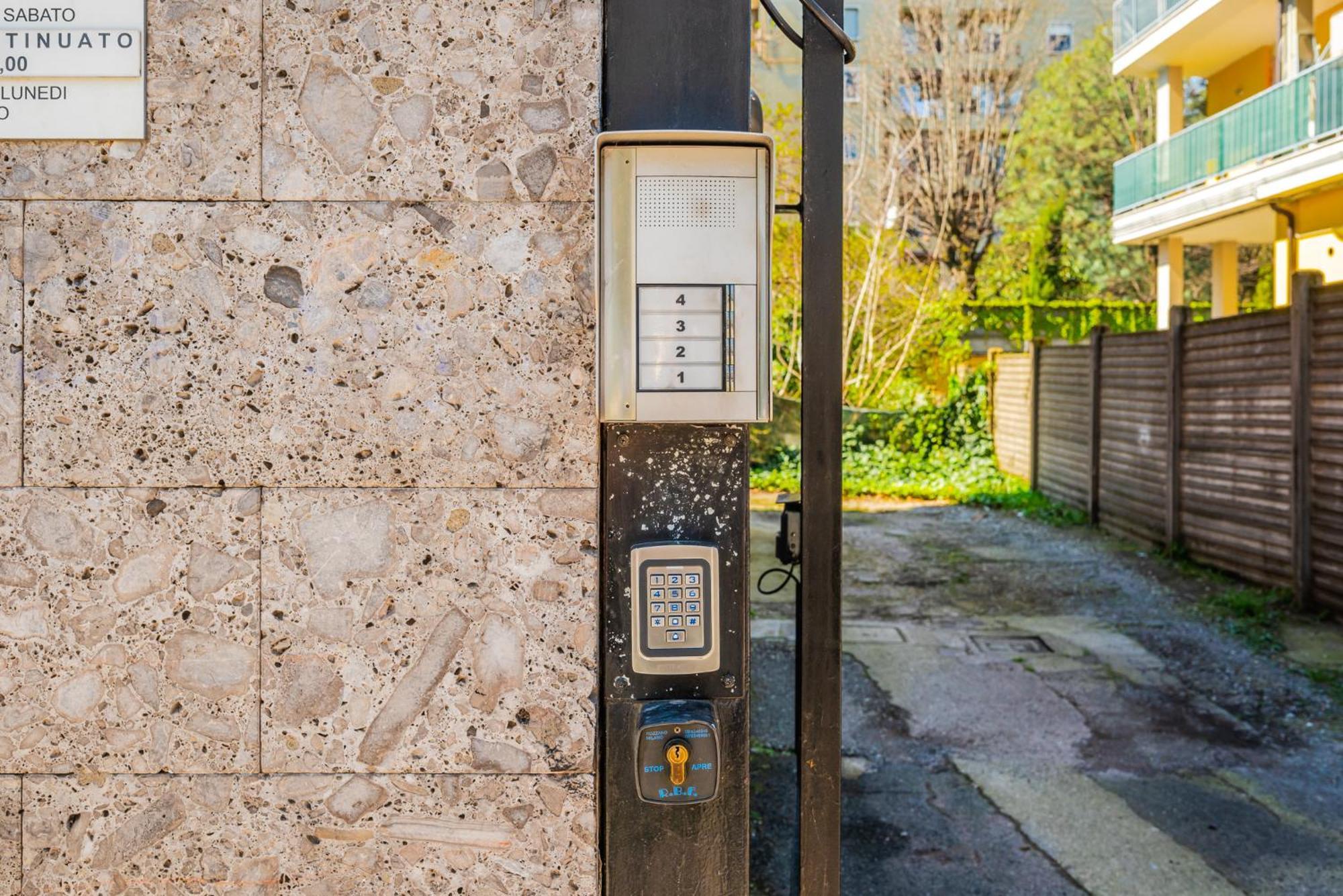 Roma 23, Smartstay Rozzano Extérieur photo